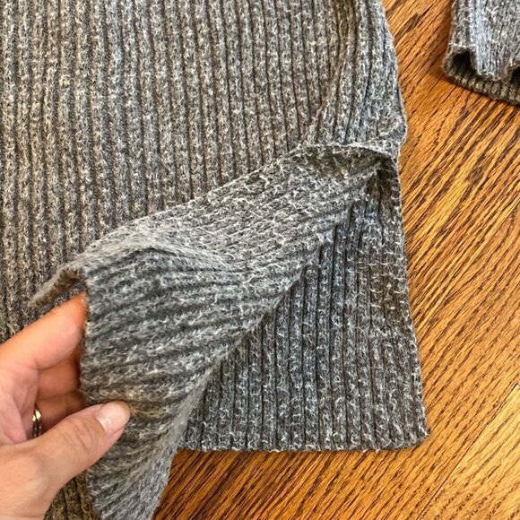 CUPCAKES AND CASHMERE
Rodell Cold Shoulder Sweater In Medium Heather Grey - Picture 3 of 8